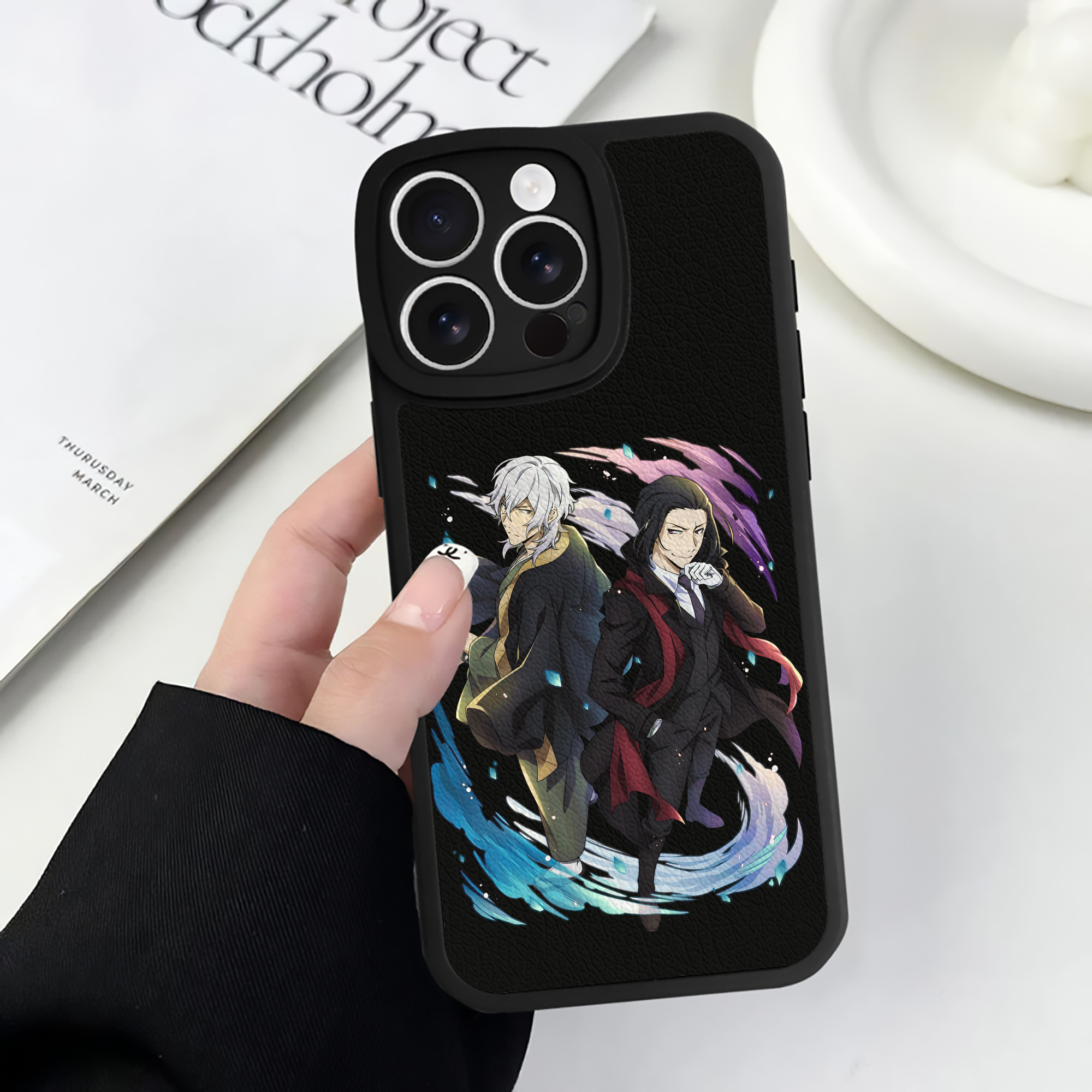 （画像用） 文豪ストレイドッグス Bungo Stray Dogs 【iPhone 16シリーズ対応】シリコンスマホケース（レザー調） 材質：シリコン